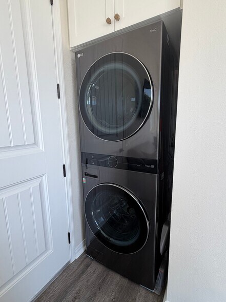 Building Photo - 7369 Grazing Ln