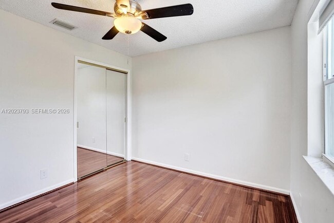Building Photo - 21461 Sawmill Ct