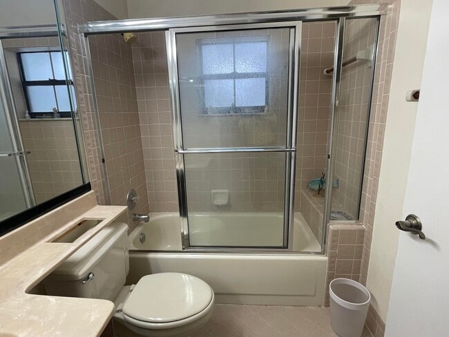 Building Photo - 5415 Verona Dr