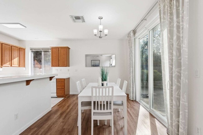 Building Photo - Single-Story 3-Bedroom with 3-Car Garage in Mace Ranch