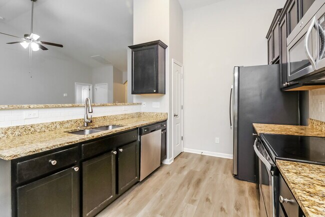 Building Photo - 2521 Meadow Crossing Dr