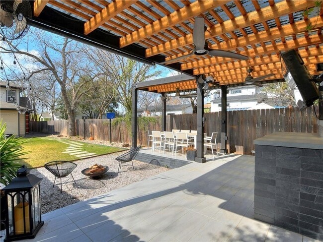 Building Photo - 1409 Sanchez St