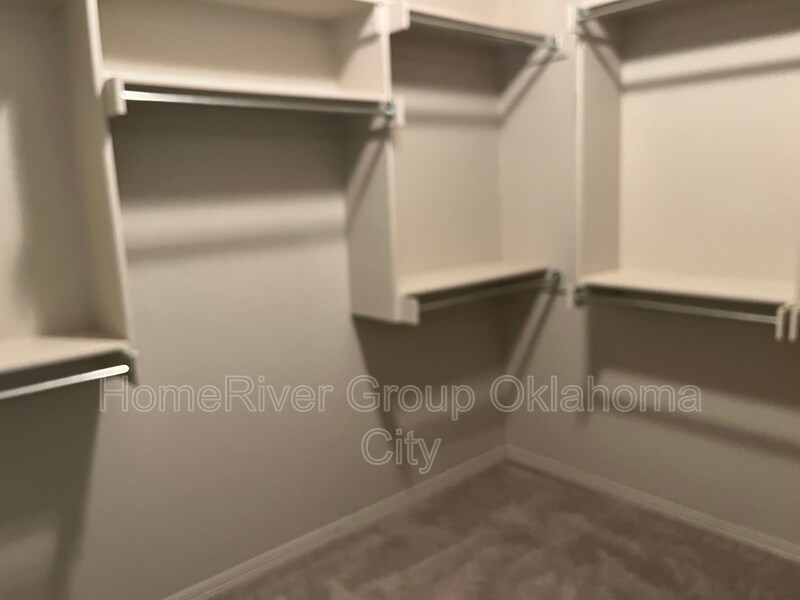 Building Photo - 408 Fallview Ct