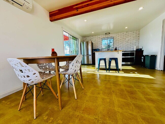 Building Photo - Gorgeous Home Surrounded by Panoramic Views