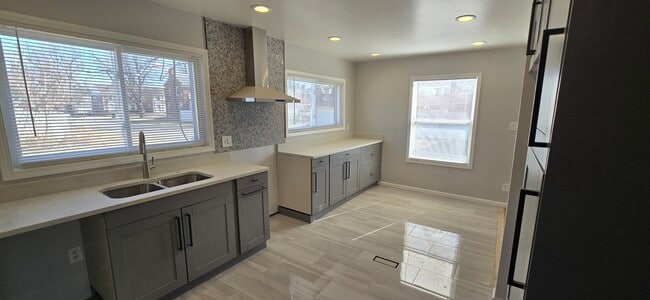 Building Photo - 15800 Whitcomb