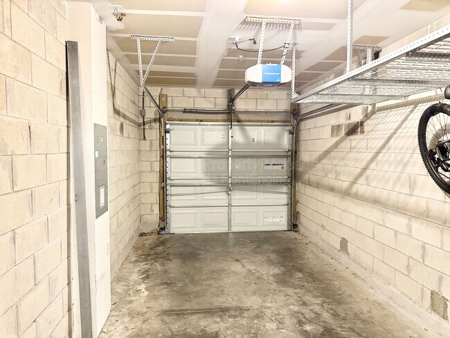 Building Photo - 3520 Seneca Club Loop