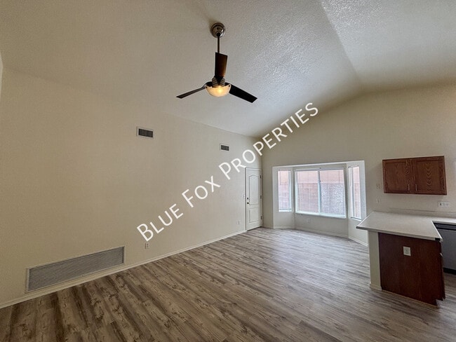 Building Photo - 9712 E Paseo Juan Tabo