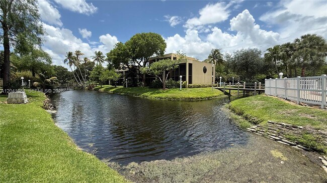 Building Photo - 2921 SW 87th Ave