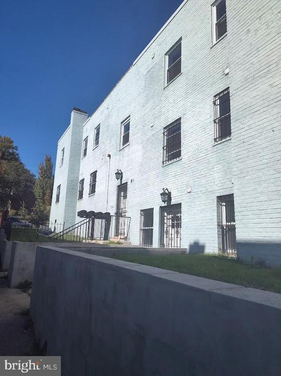 Building Photo - 4230 6th St SE