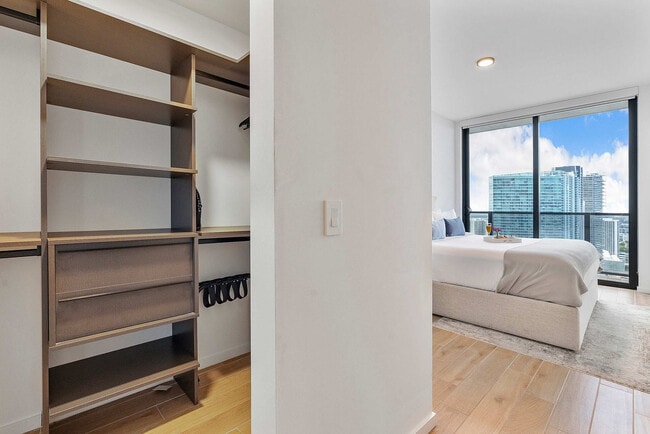 Building Photo - 398 NE 5th St