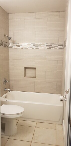 Building Photo - 818 Tequesta St