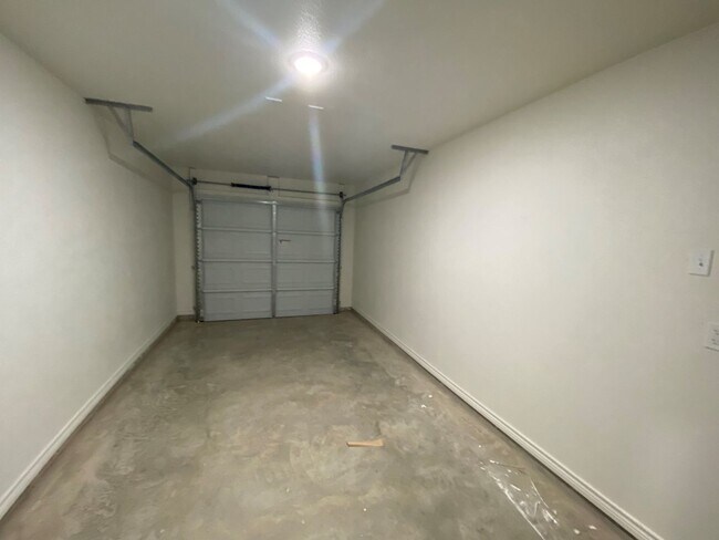 Building Photo - 2306 Alterman Dr