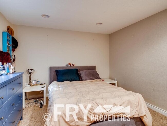 Building Photo - Spacious Updated Berkeley Triplex