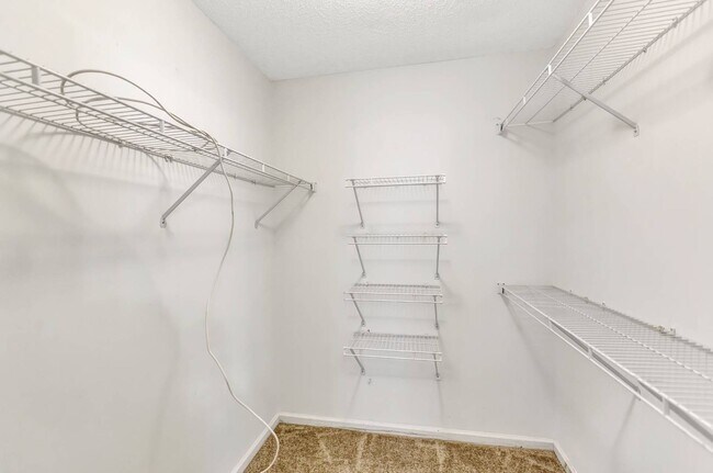 Building Photo - The Lakes