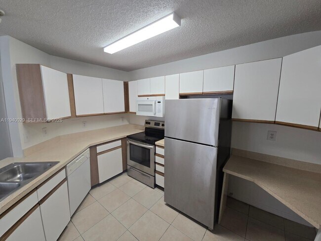 Building Photo - 4035 W McNab Rd