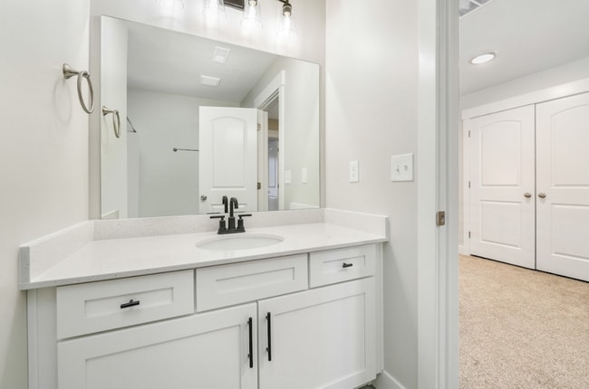Building Photo - Bright & Modern 3-Bed Townhome in Prime Le...