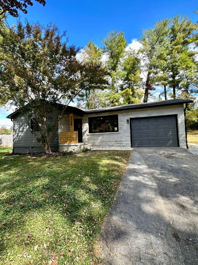 Building Photo - "Charming 2-Bed Gem with Granite Elegance ...