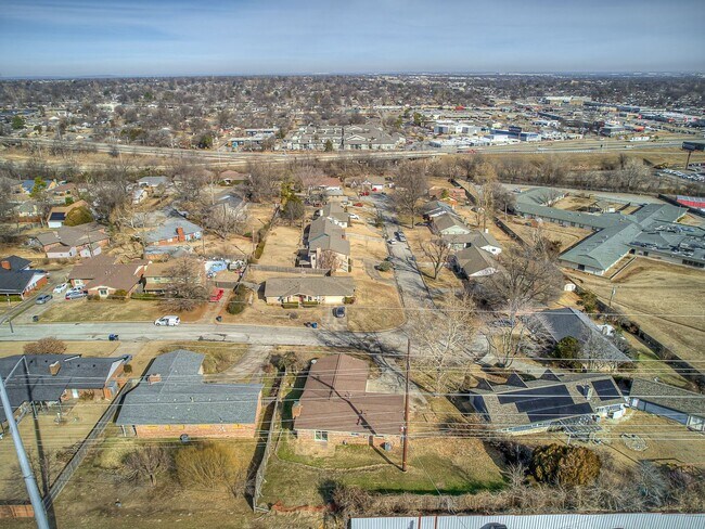 Building Photo - 3 bed / 2 bath home in great location!