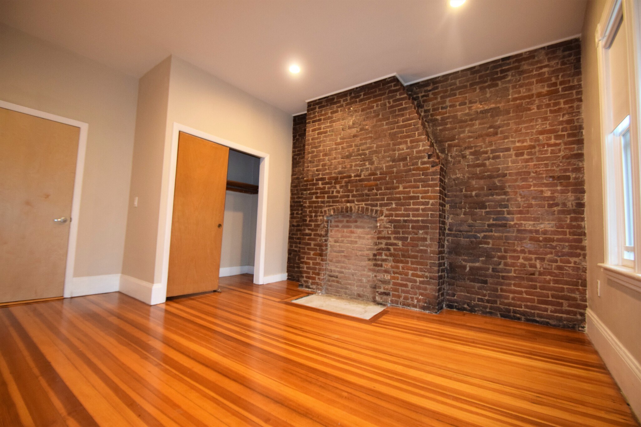 Building Photo - 1736 Beacon St