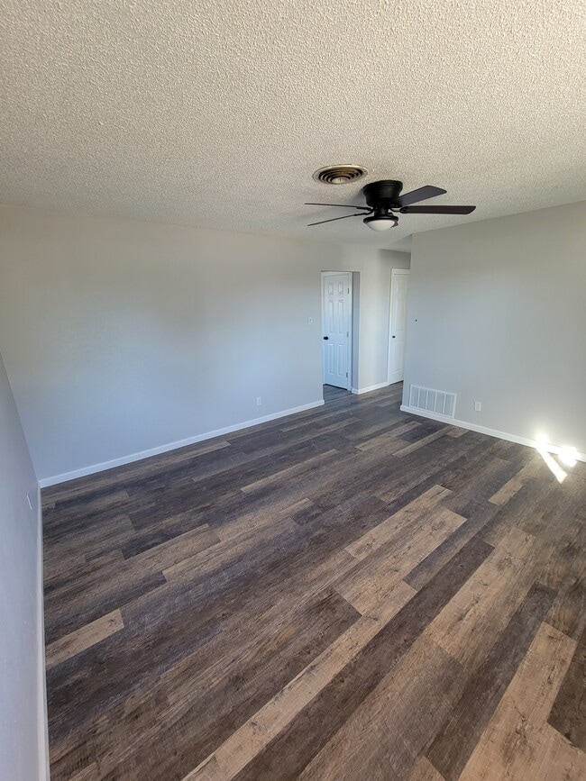 Primary Photo - 307 Robins Dr
