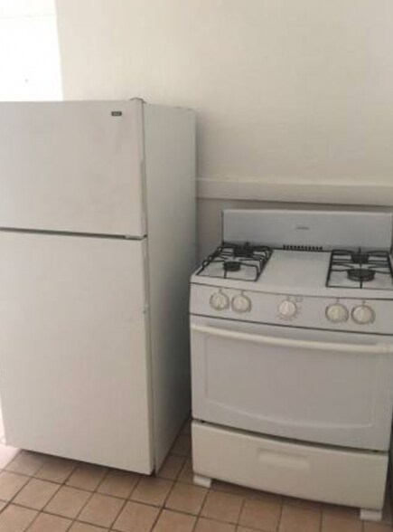Building Photo - 8 Adella Pl