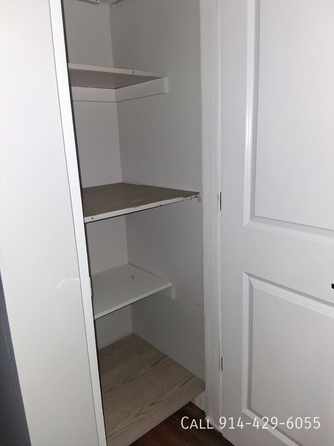 Building Photo - 23 E 4th St