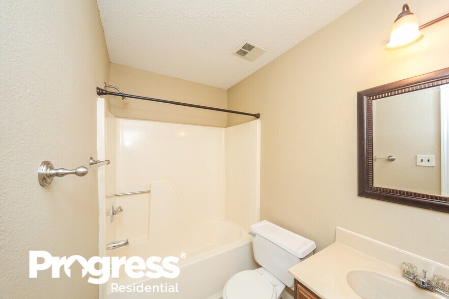 Building Photo - 5689 Riverhead Ave