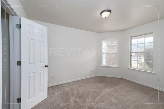 Building Photo - Spacious 3-Bedroom Home with Open Floor Pl...