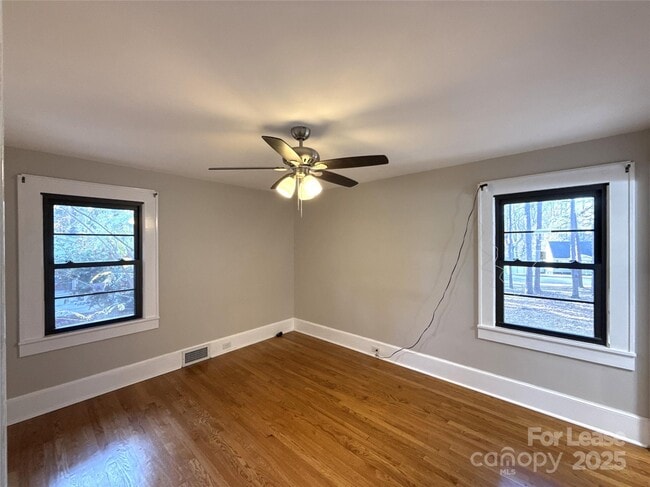 Building Photo - 2023 Robin Rd