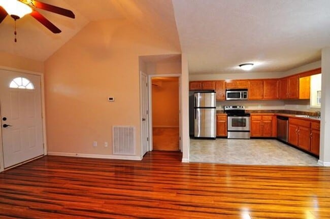 Building Photo - 571 Oakmont Dr