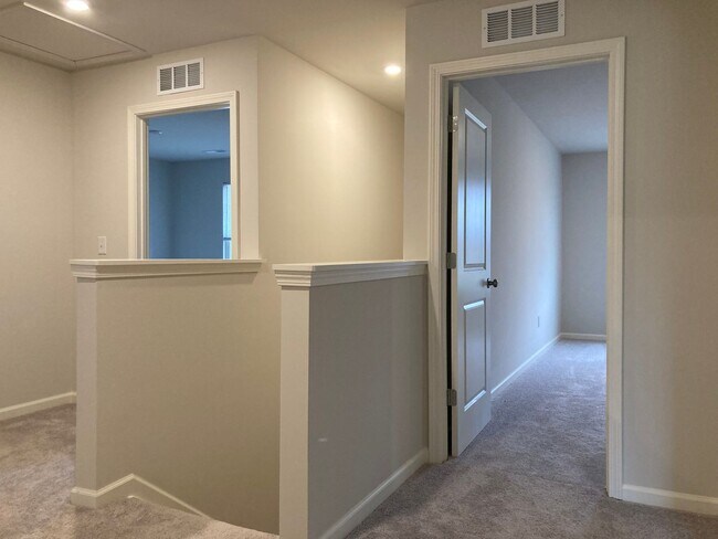 Building Photo - 117 Elegance Wy