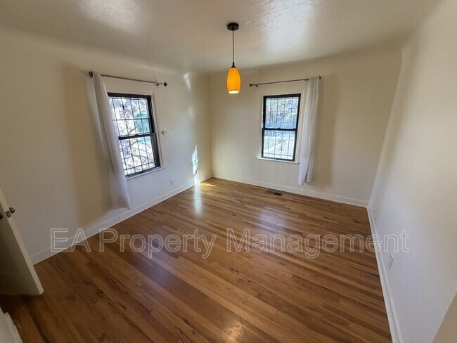 Building Photo - 921 Dartmouth Dr NE