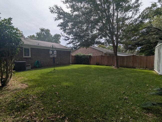 Building Photo - Ranch Style 3BD/ 2 Bath - Fully Fenced In!