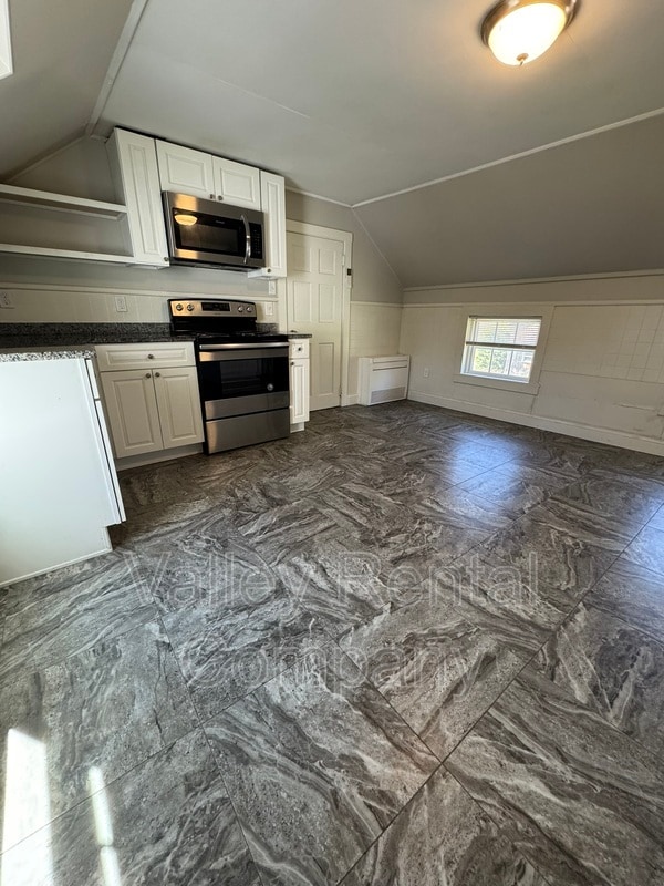 Building Photo - 39 Middle St