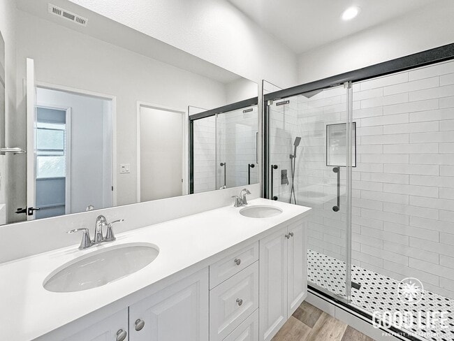 Building Photo - Stunning 2000+ sqft  4B/3BA Home in a Great Community!