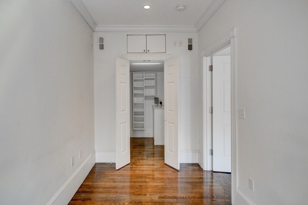 Building Photo - 395 Marlborough St