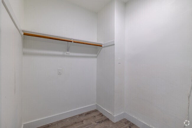 2BR, 1BA - 625SF - 2715 Channing Way