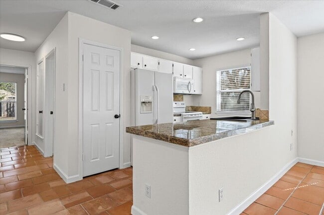 Building Photo - 303 Fantail Loop