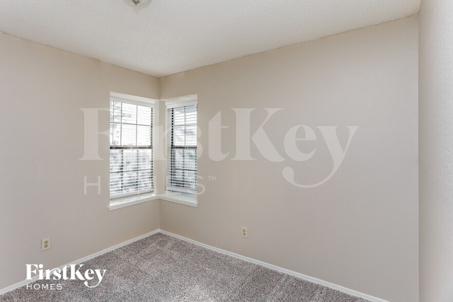 Building Photo - 7702 Clairmont Ave