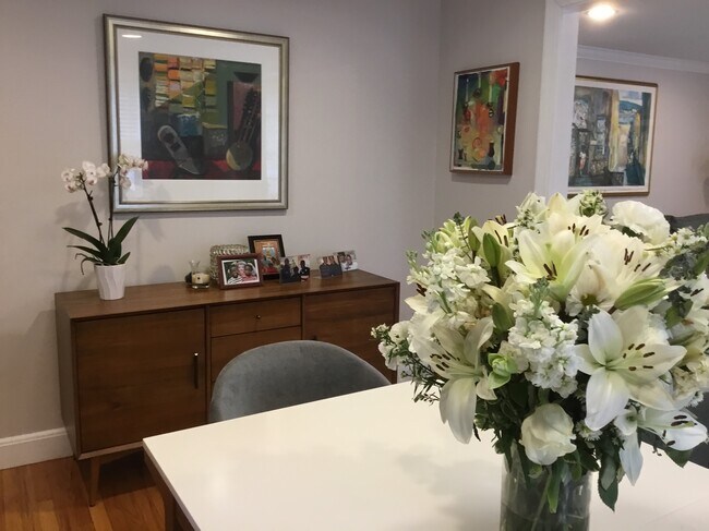 Building Photo - 15 Heath St