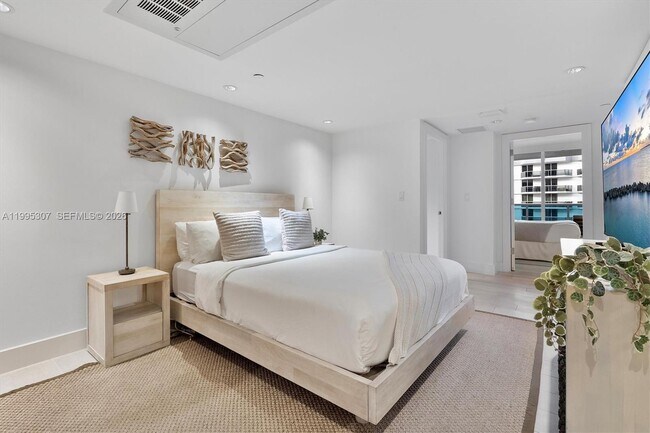 Building Photo - 102 24th St