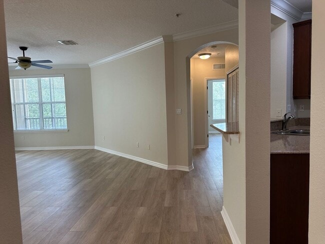 Building Photo - Comfortable and Spacious 3 bedroom 2 Bath ...