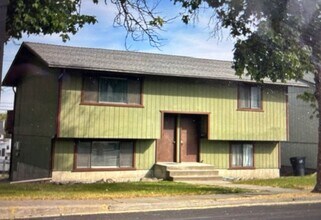 Building Photo - 823/825 2nd St