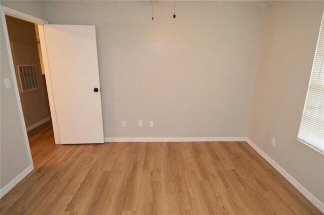 Building Photo - 1400 Gandy Blvd N