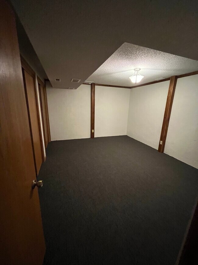 Building Photo - 101 S Rock Rd