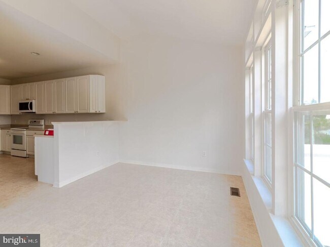 Building Photo - 31171 Mills Chase Dr
