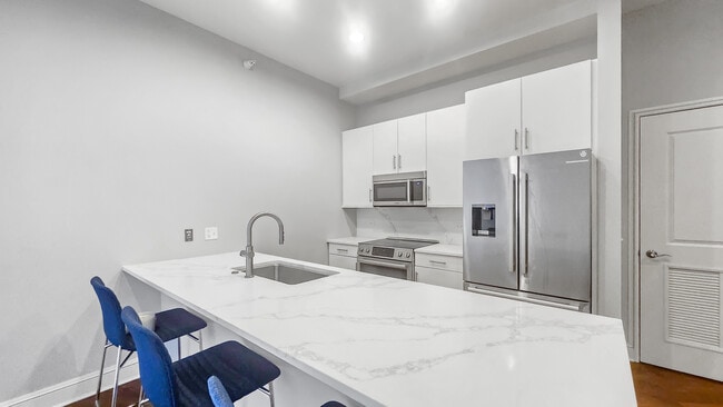 Building Photo - 850 N Lake Shore Dr