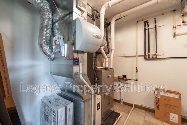 Building Photo - 527 Flint Dr