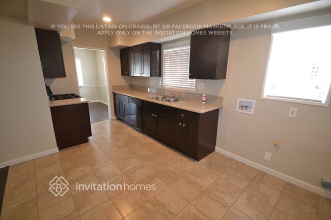 Building Photo - 2916 S Halldale Ave