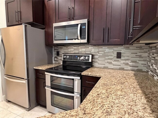 Building Photo - 206 Fairway Cir